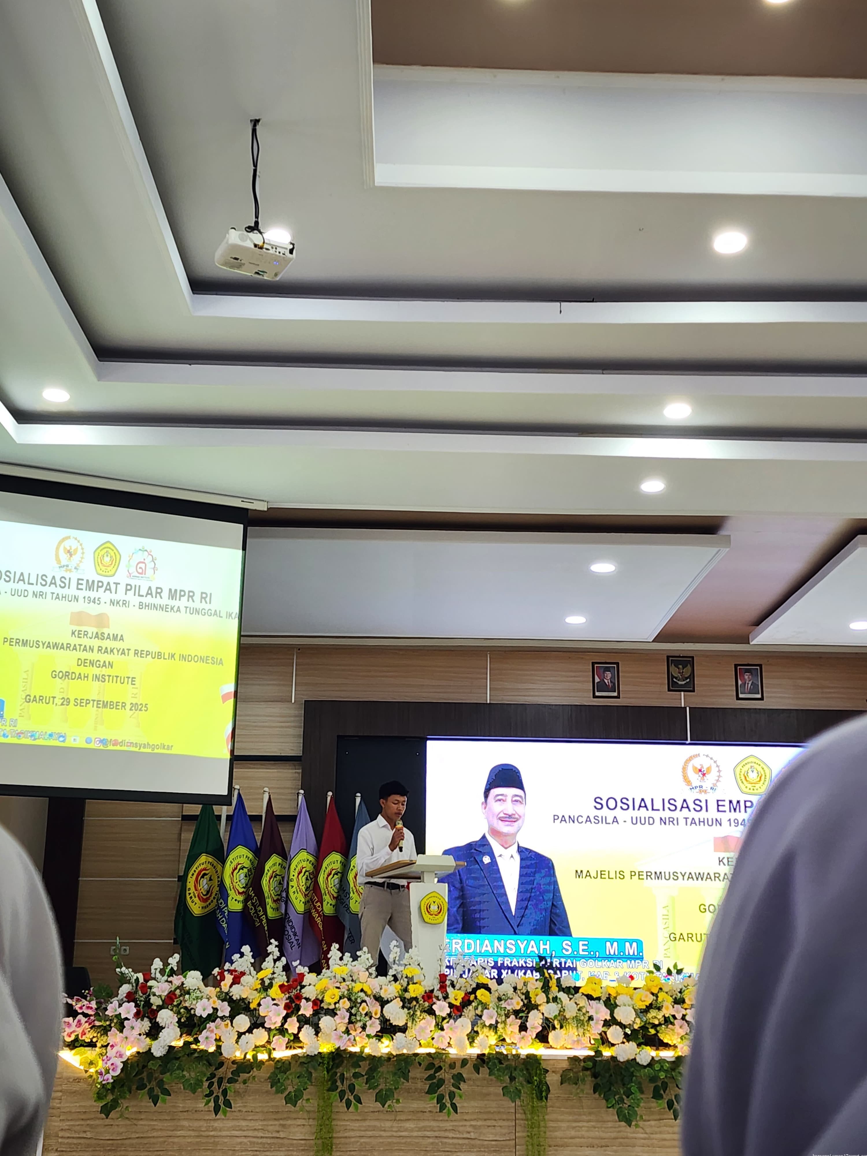 Menjaga sholat 5 waktu 